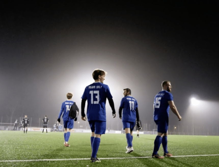 Insulaner im Rausch: B-Junioren von Team Sylt stürmen mit Viererpack an die Spitze Insulaner im Rausch: B-Junioren von Team Sylt stürmen mit Viererpack an die Spitze